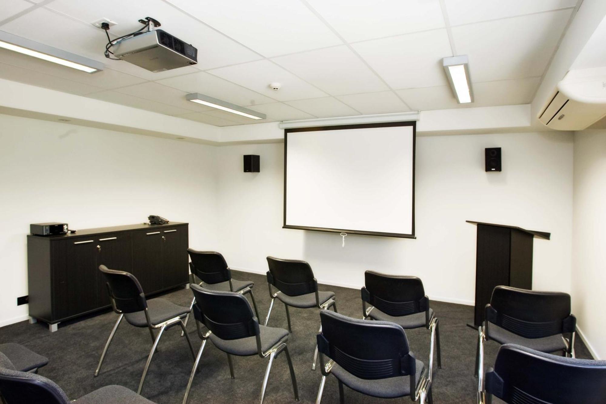 马尔伯勒城堡酒店 布伦海姆 外观 照片 A projector screen