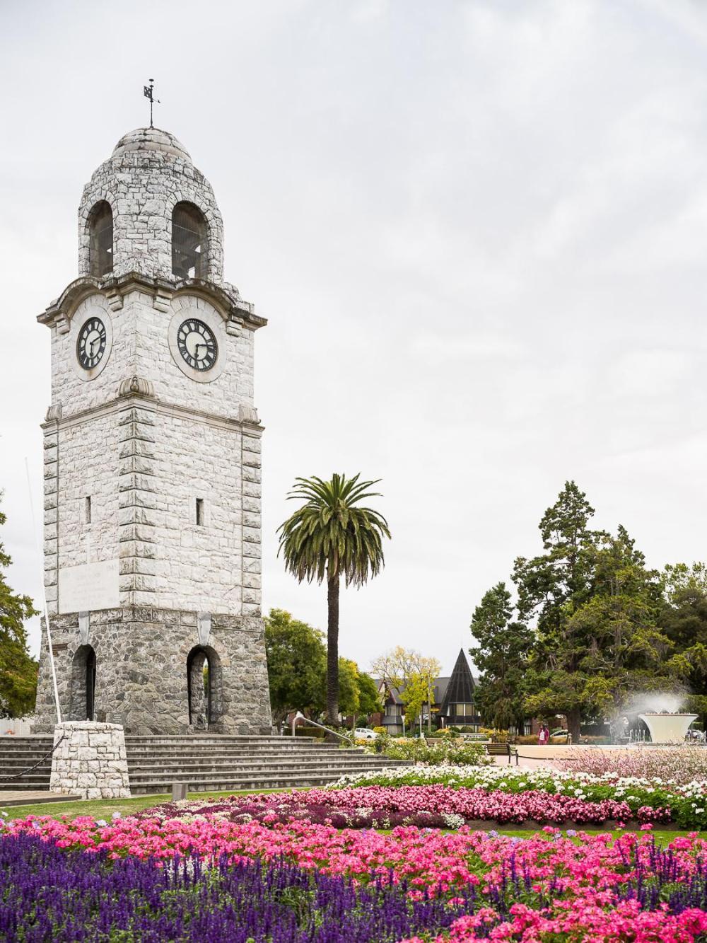 马尔伯勒城堡酒店 布伦海姆 外观 照片 The clock tower at the centre of the square
