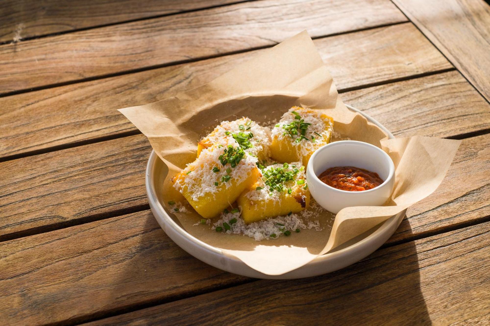 马尔伯勒城堡酒店 布伦海姆 外观 照片 A plate of yuca frita