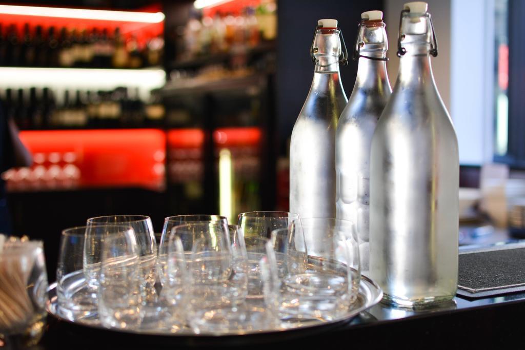 马尔伯勒城堡酒店 布伦海姆 外观 照片 Bottles of water